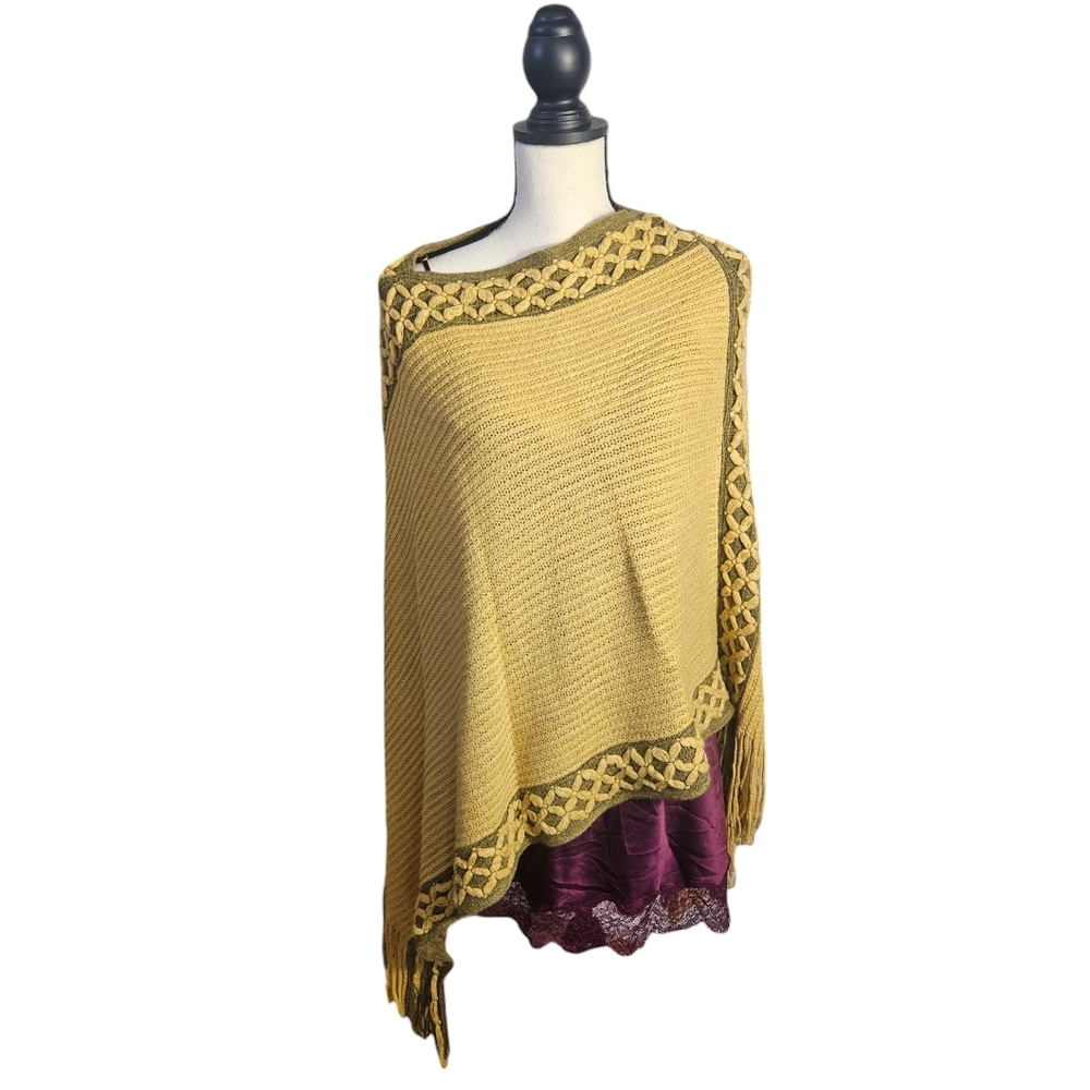 Knitted Poncho - Picture 5 of 10
